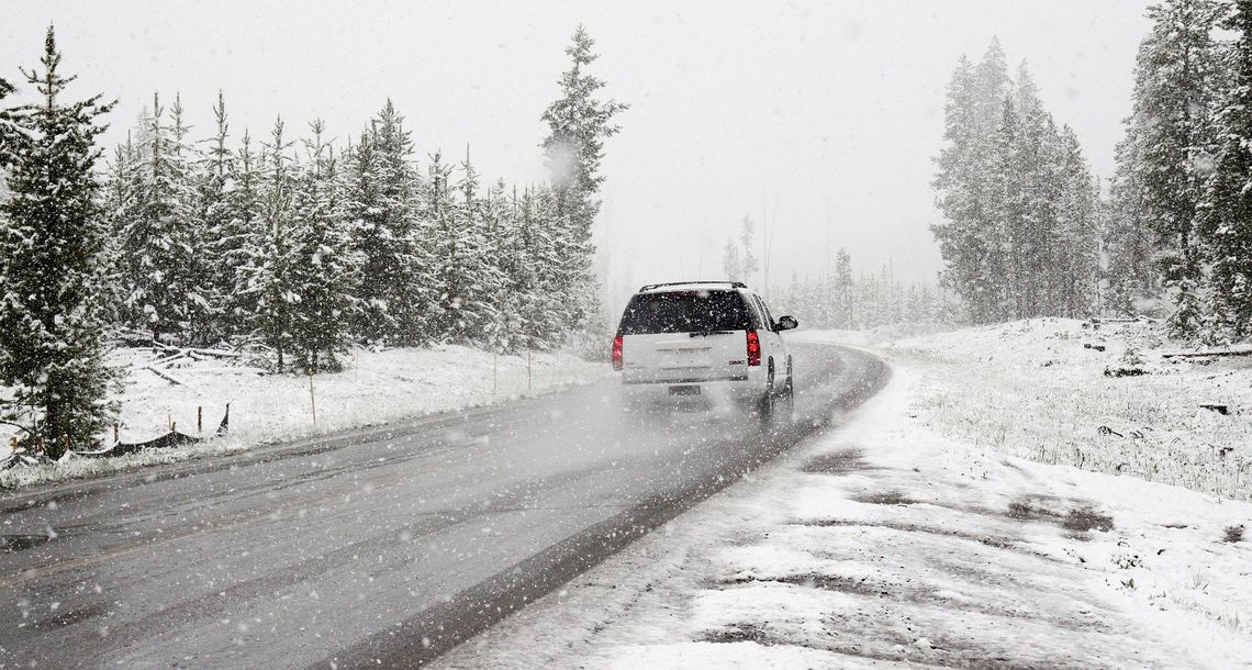 Jedź bezpiecznie. Zimowe porady drogowe