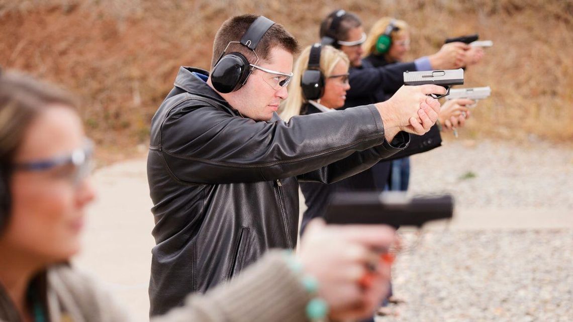 Jeszcze nam nie przeszło. Znowu padł rekord pozwoleń na broń