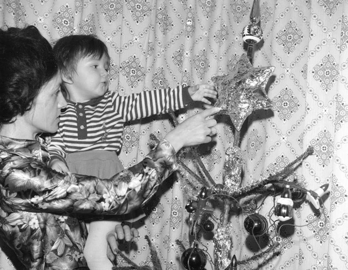 Kiedyś nawet straszyły, teraz dają zarobić. Bombki z PRL Kiedyś nawet straszyły, teraz dają zarobić. Bombki z PRL