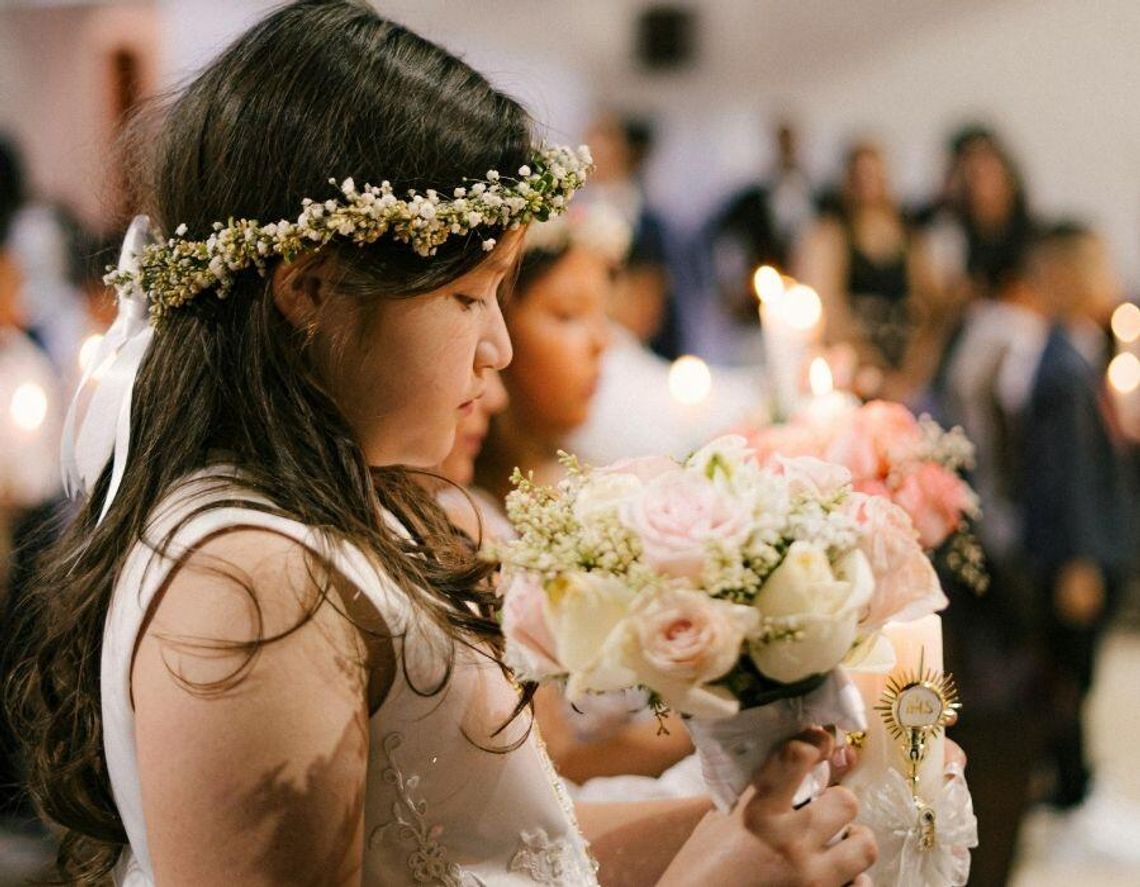 Komunia dzieli Polaków. Luksusowe przyjęcia kontra powrót do skromności Komunia dzieli Polaków. Luksusowe przyjęcia kontra powrót do skromności