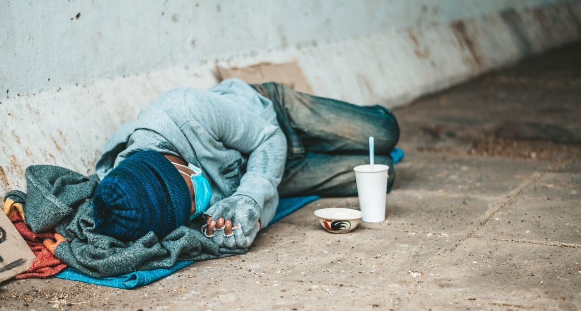 Koszmar trwał miesiącami. Nastolatkowie zamęczyli bezdomnego Koszmar trwał miesiącami. Nastolatkowie zamęczyli bezdomnego