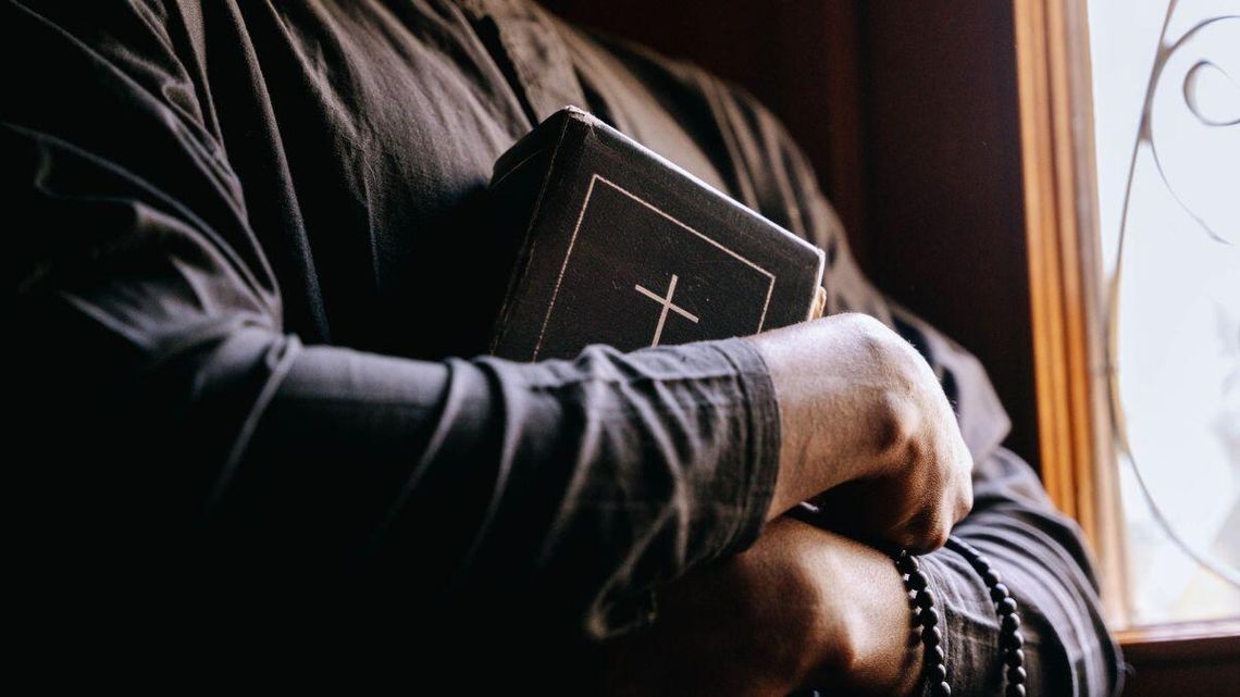 Książa zdejmują sutanny. Boją się w nich chodzić po ulicach Książa zdejmują sutanny. Boją się w nich chodzić po ulicach