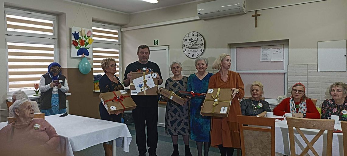 Pięć nowych laptopów trafiło do tczewskich seniorów