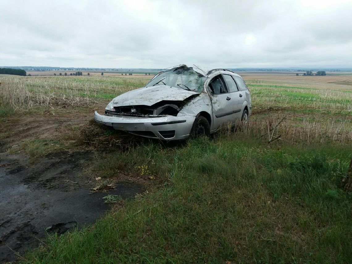 Lignowy Szlacheckie: Samochód wypadł z drogi. Ranny kierowca
