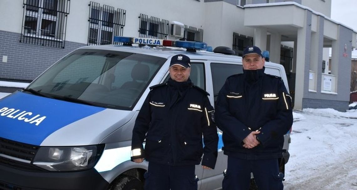 Malbork: Dzielnicowi uratowali starszego mężczyznę. Był wycieńczony, nie mógł sam wyjść z mieszkania