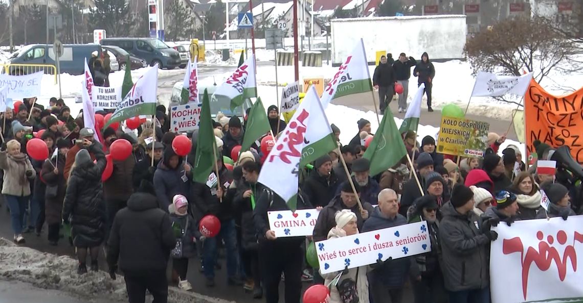 "Jak będzie trzeba, to też pojedziemy do Warszawy": Mieszkańcy protestowali przeciwko poszerzaniu granic miasta