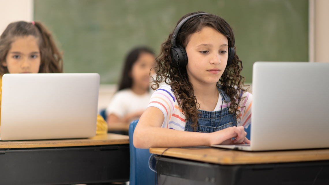 Miliardowa inwestycja. Tysiące laptopów i tabletów trafi do szkół