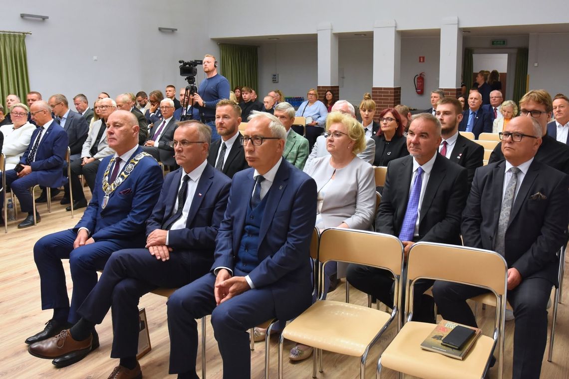 Msza i uroczysta sesja. Powiat świętuje