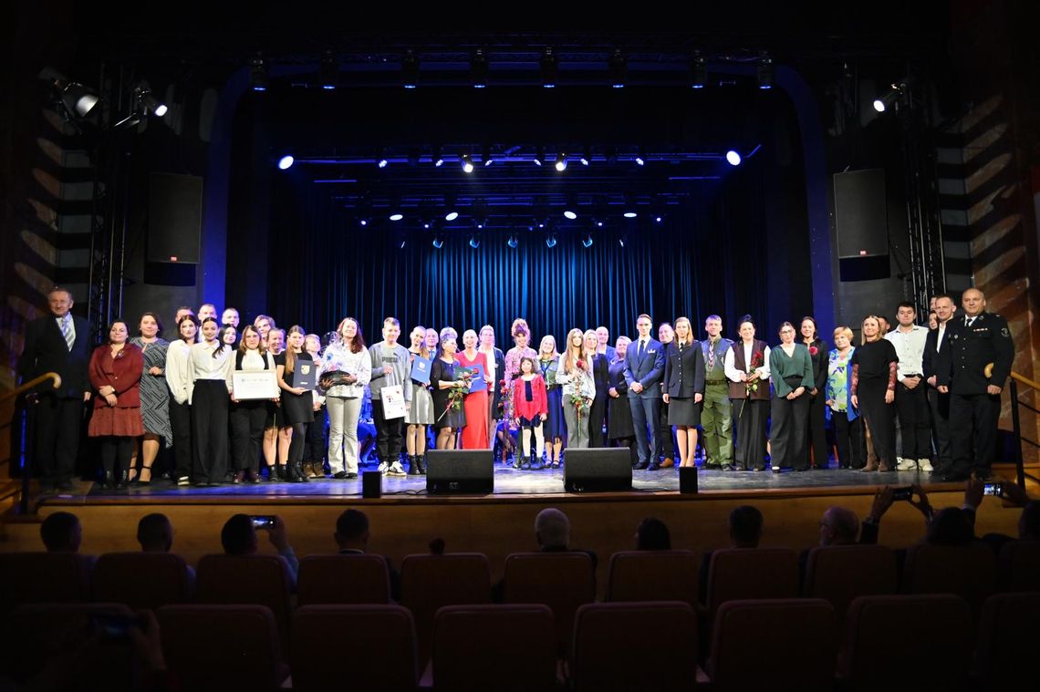 Nagrodzili wolontariuszy. Za nami miejska i powiatowa Gala Wolontariatu 2025 Nagrodzili wolontariuszy. Za nami miejska i powiatowa Gala Wolontariatu 2025