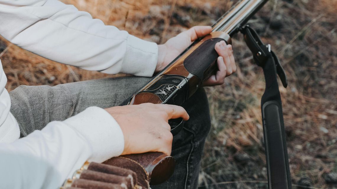 Najpierw postrzeliła dziecko, potem wystrzeliła na komendzie