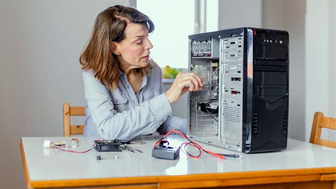 Naprawiają zamiast wyrzucać. Tak przedłużają życie przedmiotom Naprawiają zamiast wyrzucać. Tak przedłużają życie przedmiotom