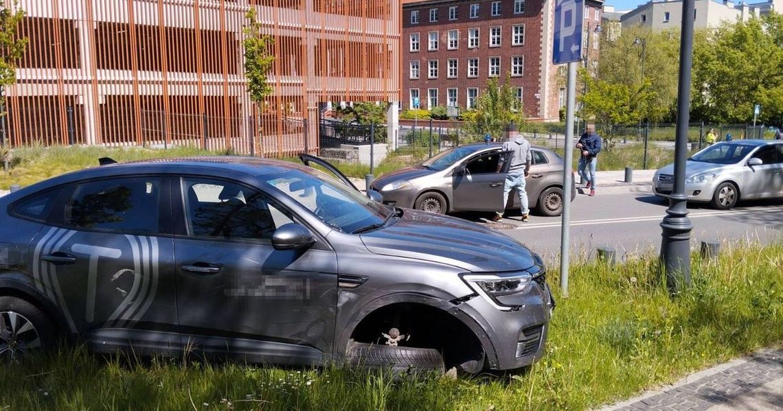 Nastolatek wynajął auto "na lewo", wyjechał na ulicę i zignorował kontrolę drogową