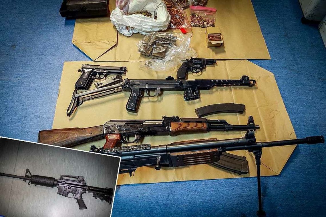 Niepozorny dom z garażem, a w środku karabiny, sztucery i mnóstwo amunicji Niepozorny dom z garażem, a w środku karabiny, sztucery i mnóstwo amunicji