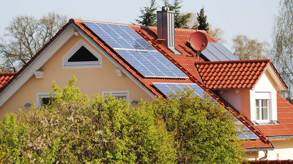 Oszuści pukają do drzwi. Sprawdź, kogo wpuszczasz na swoją posesję