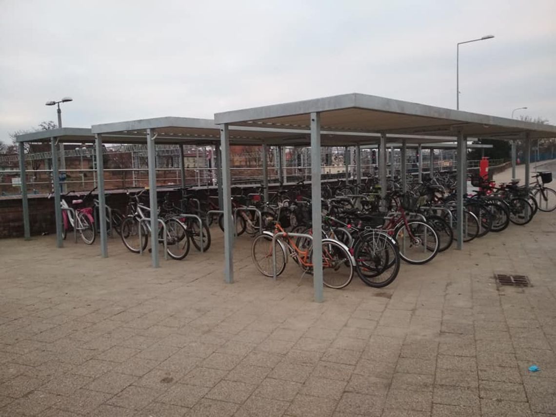 Parking rowerowy przy dworcu PKP w Tczewie coraz większy