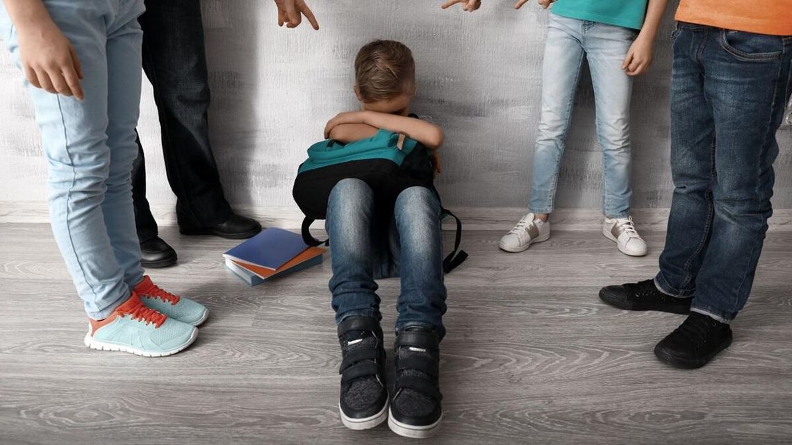 Plotkują, żartują, ośmieszają. Dla wielu uczniów szkoła to piekło