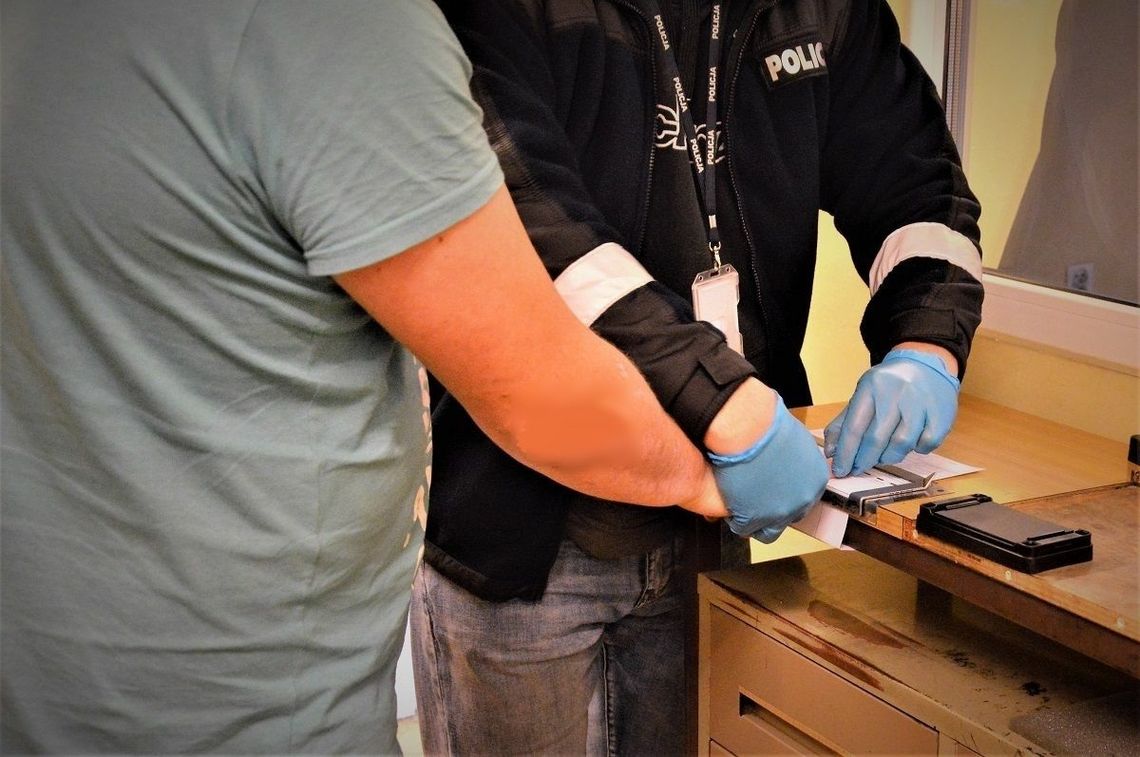 Pobił żonę. Teraz ma policyjny dozór i zakaz zbliżania się do pokrzywdzonej