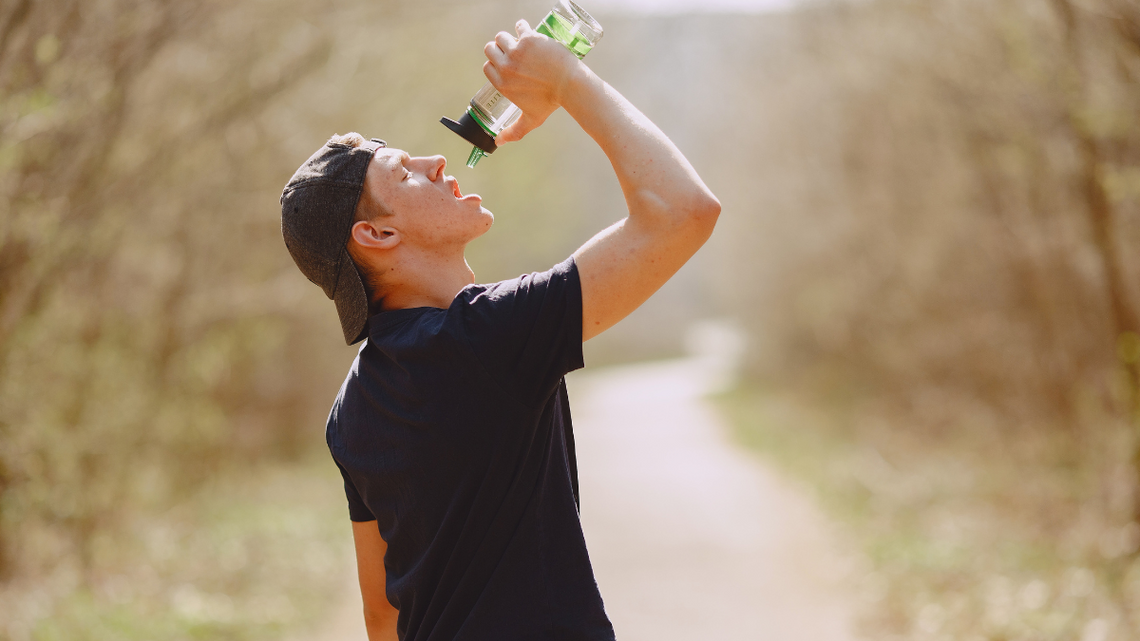 Podróbki energetyków na sklepowych półkach trudno odróżnić od oryginału Podróbki energetyków na sklepowych półkach trudno odróżnić od oryginału