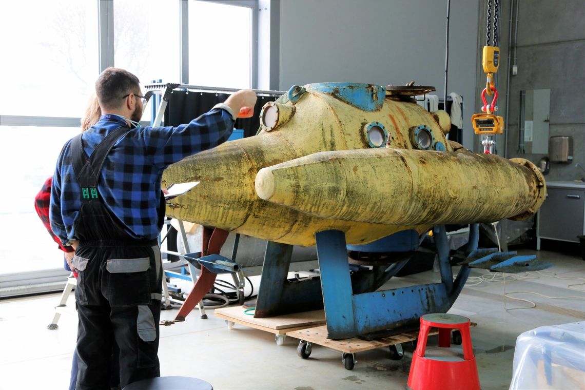 Pojazd podwodny „Delfin II” trafił do Centrum Konserwacji Wraków Statków w Tczewie