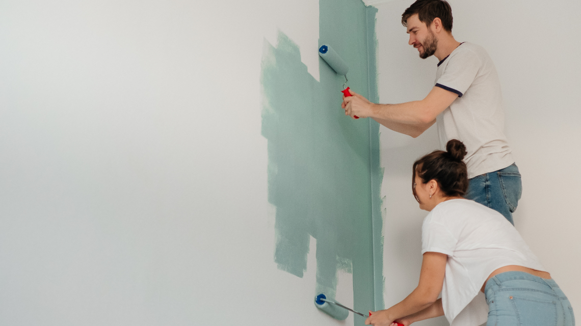 Polak remontuje swoje mieszkanie. I trzyma się mocno za kieszeń Polak remontuje swoje mieszkanie. I trzyma się mocno za kieszeń