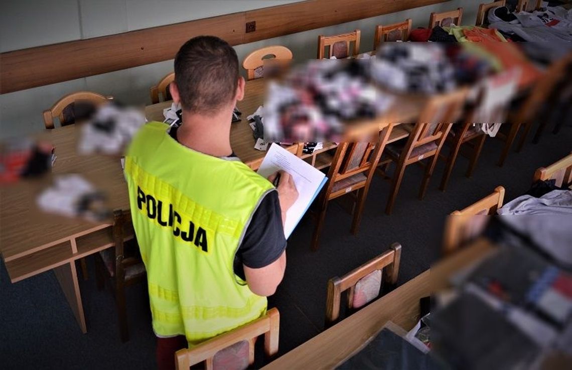 Policja zarekwirowała w tczewskim sklepie podróbki na ponad 40 tysięcy złotych
