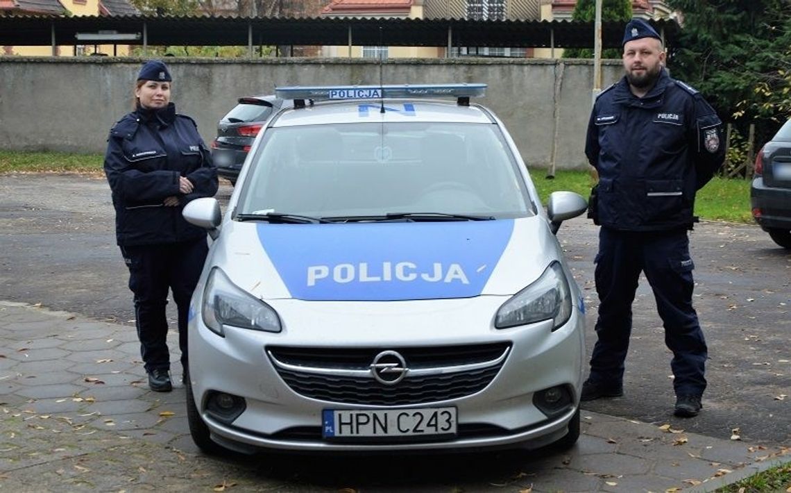 Policjanci uratowali małe dzieci i ich matkę z mieszkania, w którym zapalił się komin