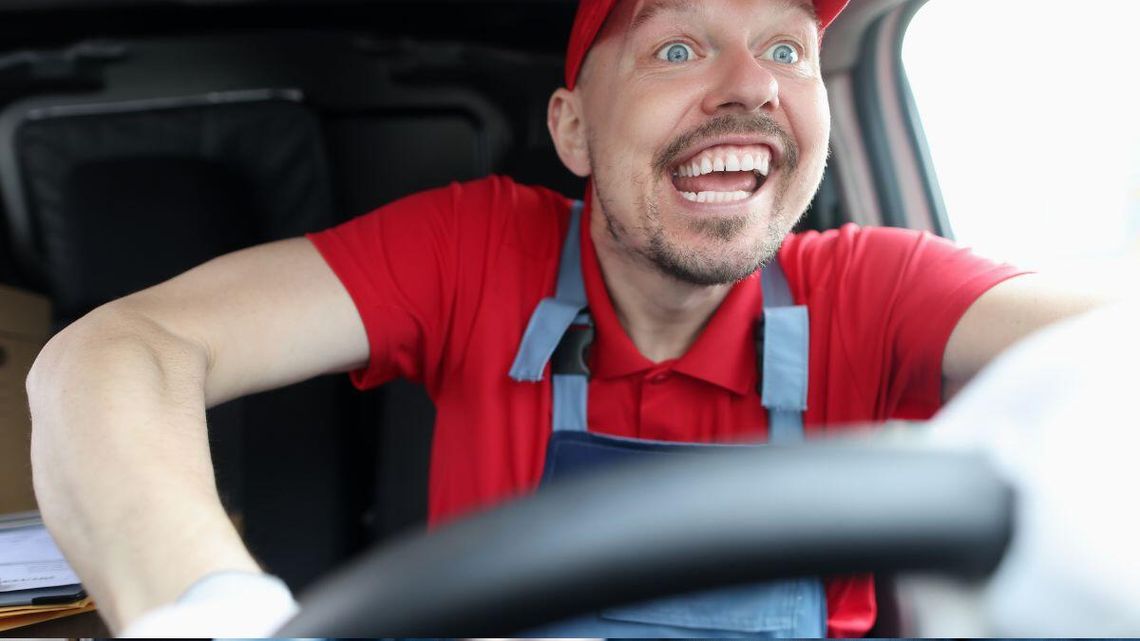 Przeładowane busy, kierowcy bez prawa jazdy. Kurierzy wpadają jeden po drugim