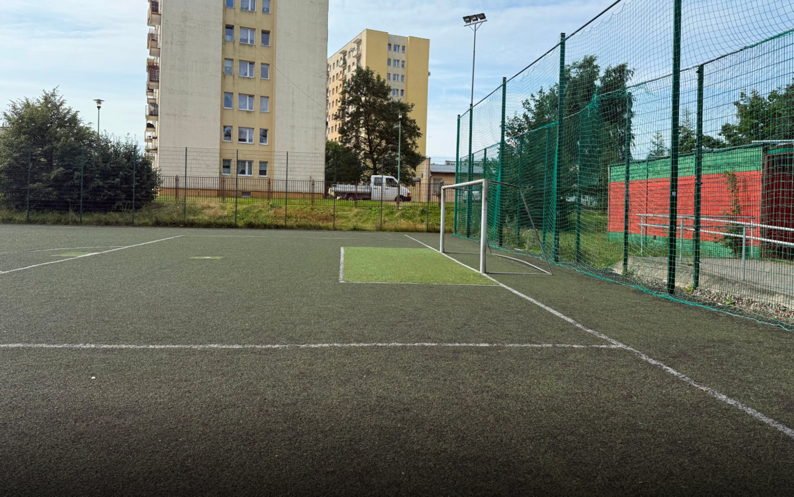 Przetarg na modernizację Orlika przy SP 11