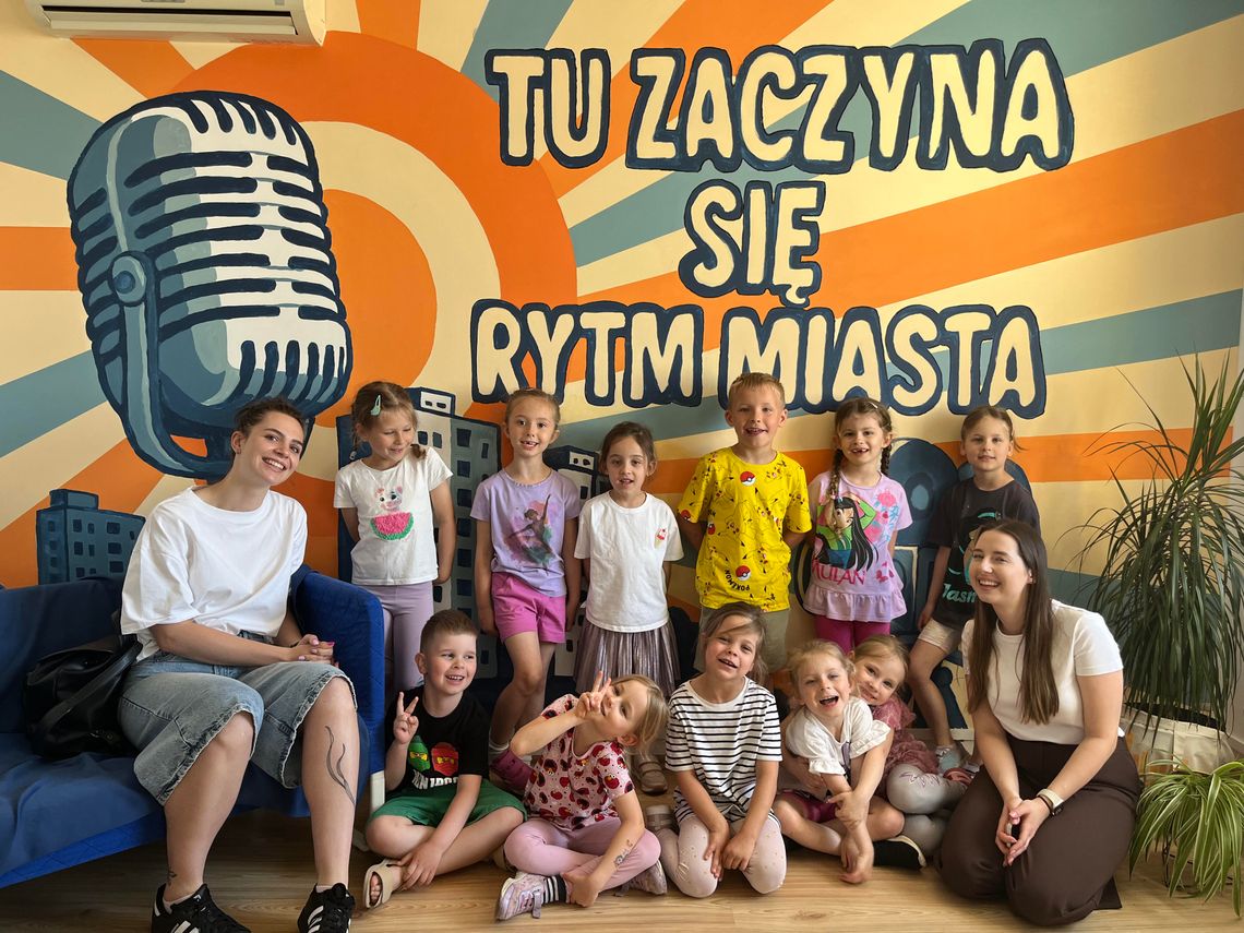 Radiowo-telewizyjna przygoda grupy Aloeski z Przedszkola "Na Górkach" Radiowo-telewizyjna przygoda grupy Aloeski z Przedszkola "Na Górkach"