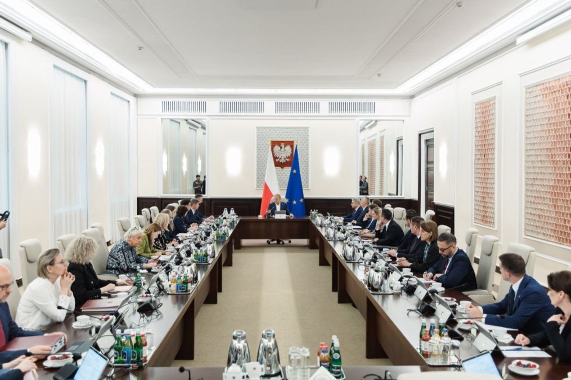 Rekonstrukcja rządu. Nieoficjalnie: osiem ministerstw mniej