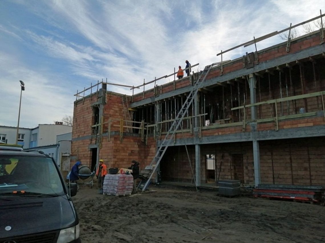 Remont Sportowej Szkoły Podstawowej nr 2 zakończy się już w sierpniu