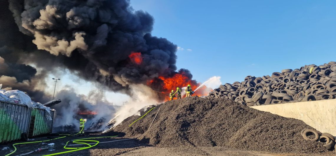 Rożental: Pożar w zakładzie przetwórstwa opon [AKTUALIZACJA]