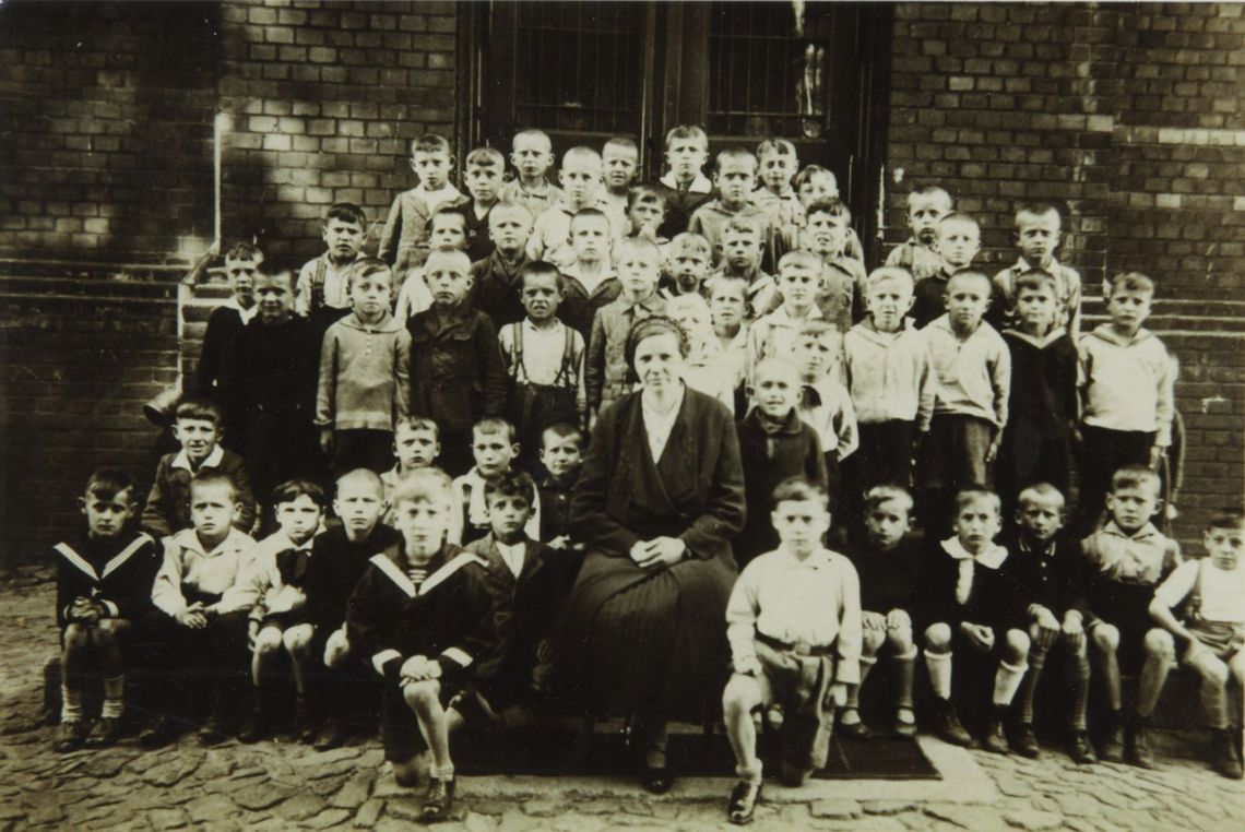 Skarbnica powiększyła swoje zbiory: tczewskie szkoły na wyjątkowych archiwalnych zdjęciach 