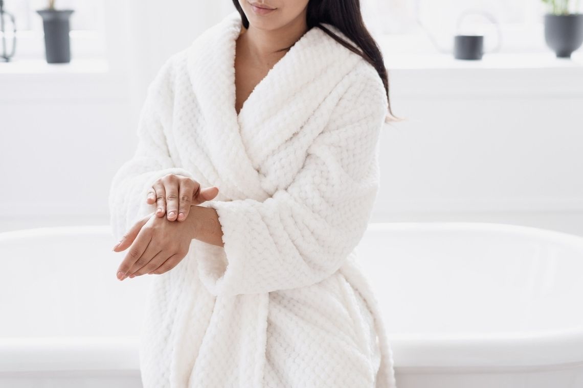 Skuteczne sposoby na popękaną skórę dłoni Skuteczne sposoby na popękaną skórę dłoni