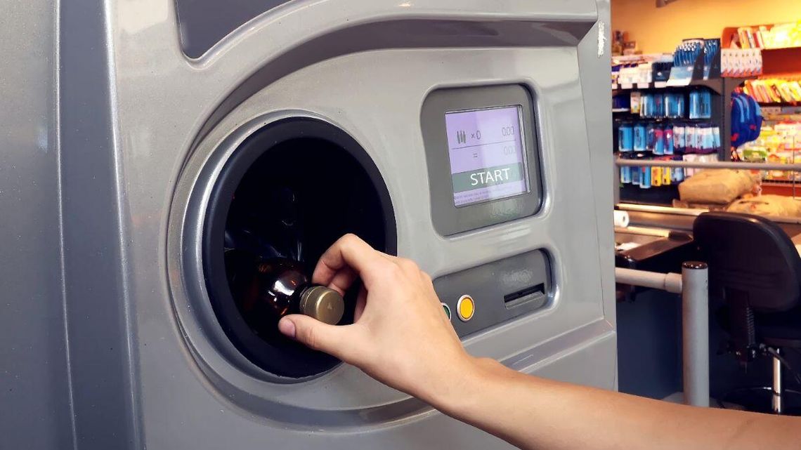 Stos butelek w domu. Czy zdążysz je oddać przed 1 października?