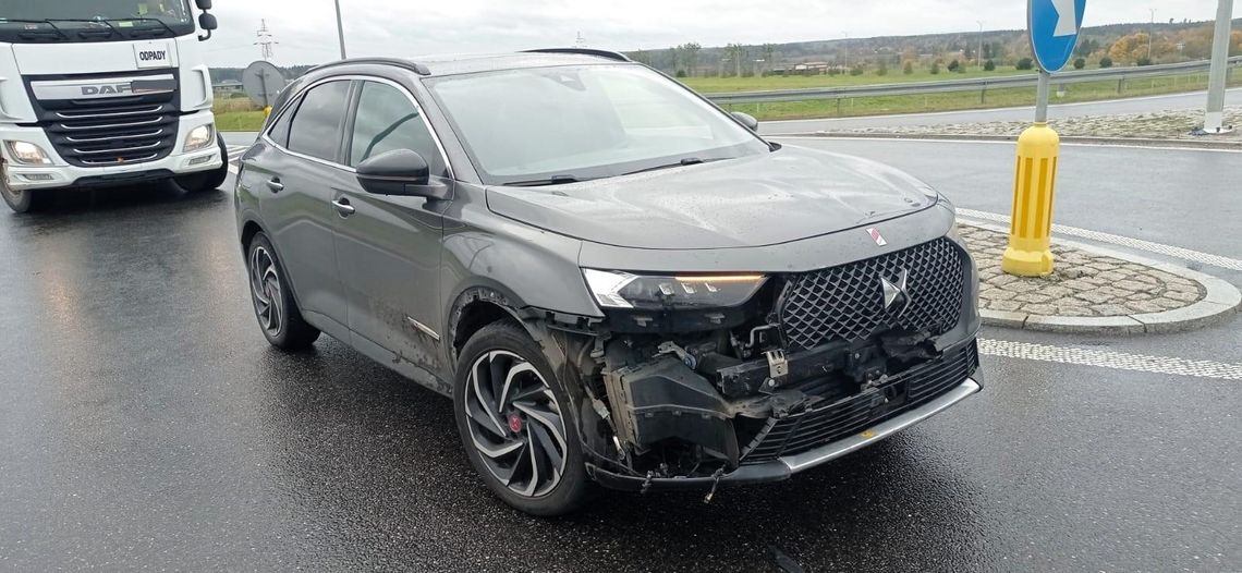 Swarożyn: zderzenie dwóch osobówek, ruch wahadłowy