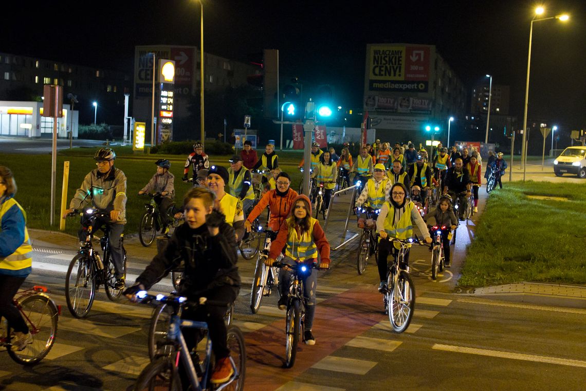 Świecić przykładem, czyli nocny przejazd rowerowy
