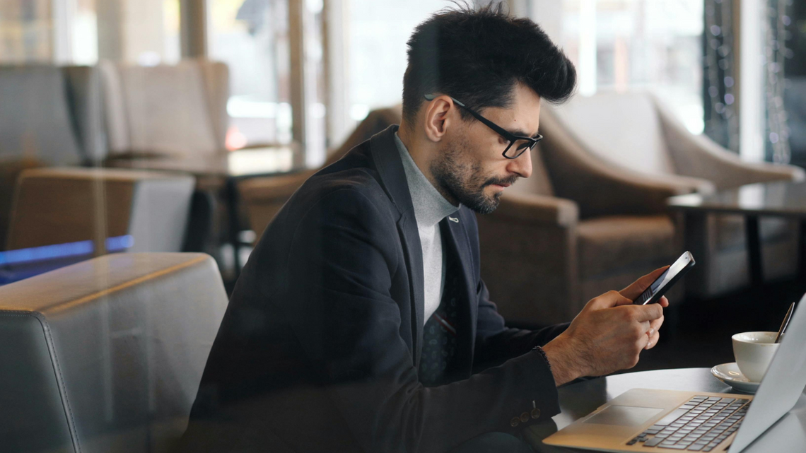 Takich reklam już nie zobaczysz na Facebooku i Instagramie. Zemsta na politykach