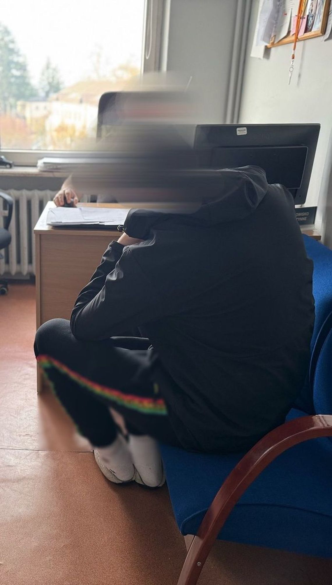 To była miłość od pierwszego wejrzenia? Wszedł i ukradł sztuczne rzęsy