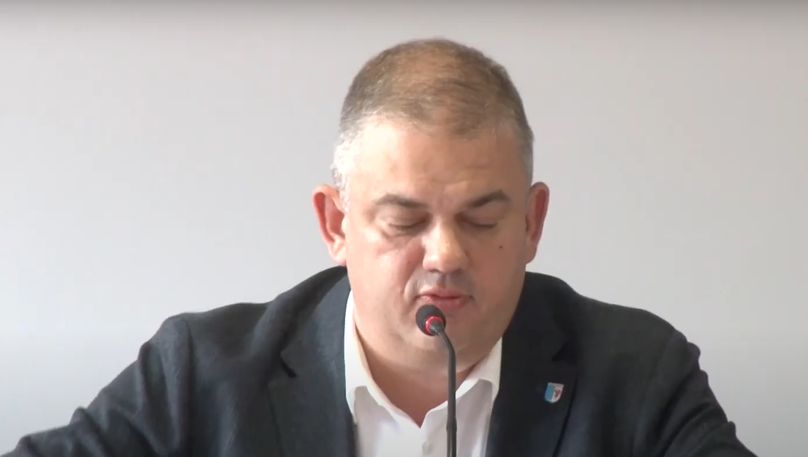 Tomasz Kajzer zrezygnował z funkcji wiceprzewodniczącego i wystąpił z klubu