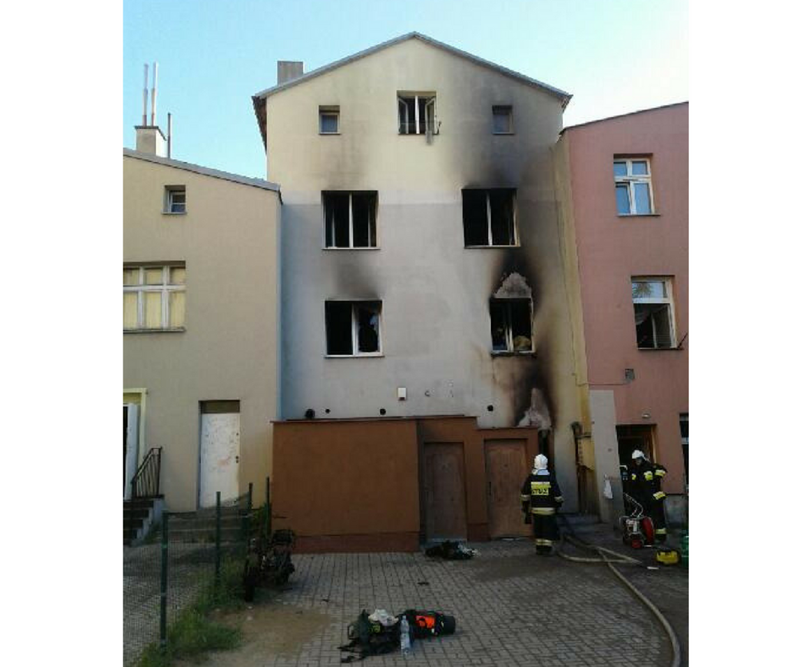 Tragiczny pożar na ulicy Podgórnej: Nie żyje starszy mężczyzna i 2-letnia dziewczynka [AKTUALIZACJA]