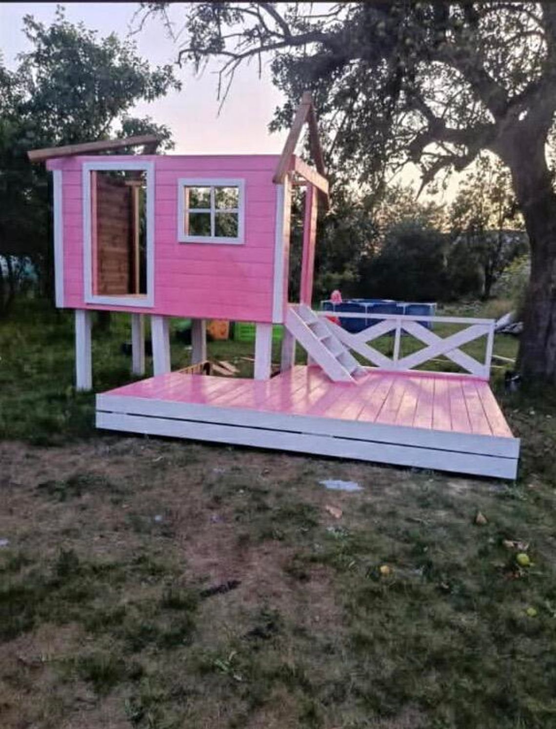 Ukradł dom sąsiadowi. Posłużył mu za opał