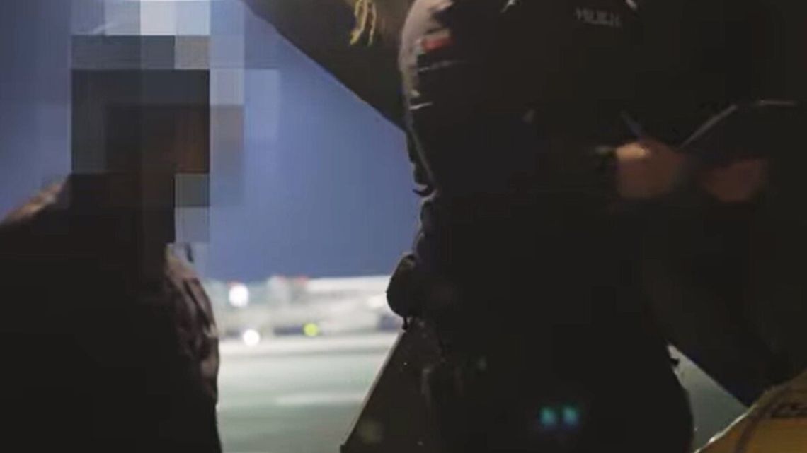 Ukrywał się 16 lat. Aż w końcu wytropili go „łowcy cieni” Ukrywał się 16 lat. Aż w końcu wytropili go „łowcy cieni”