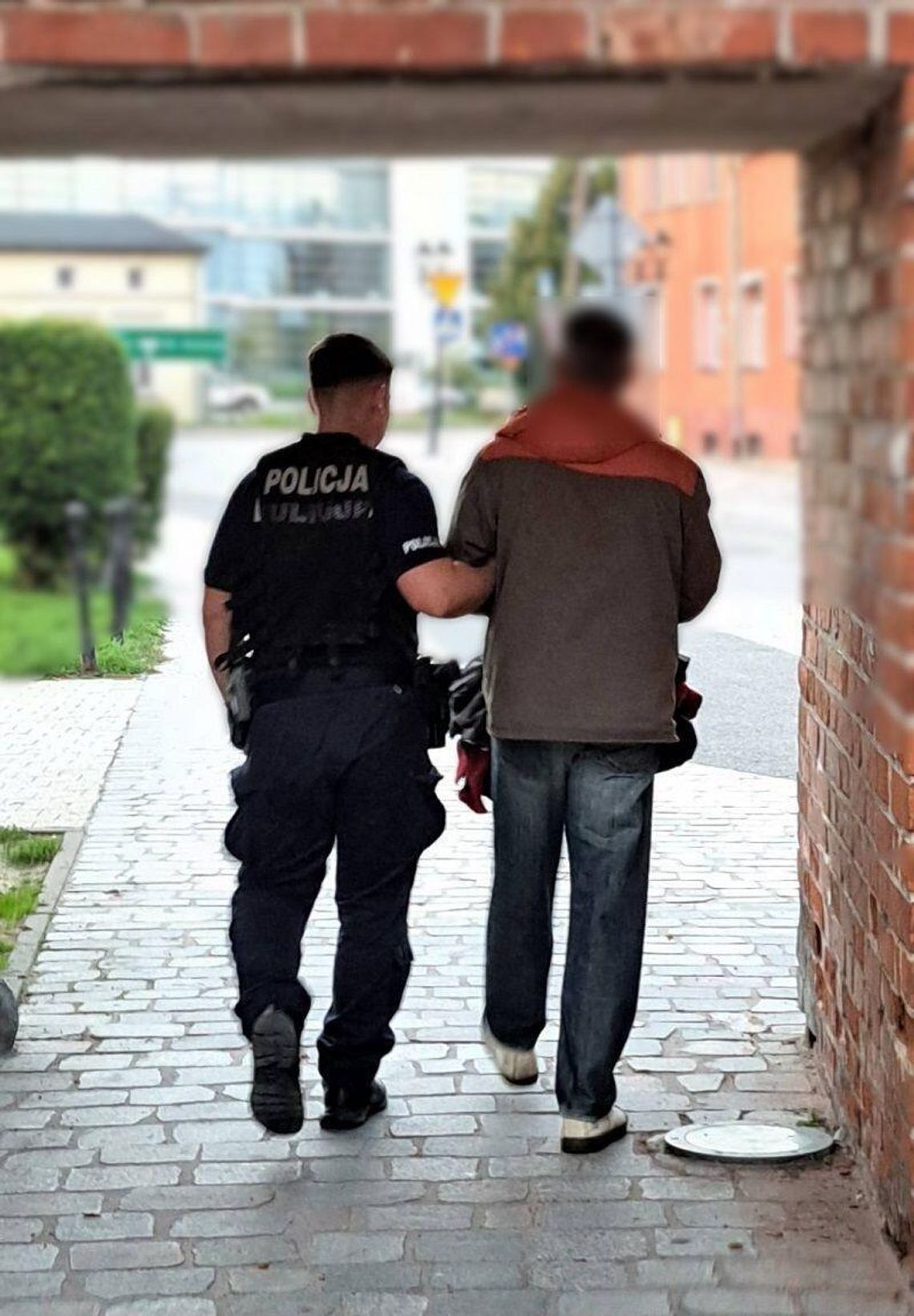 Ukrywał się w Wielkiej Brytanii przez 20 lat. Policjanci czekali na niego w rodzinnych stronach! Ukrywał się w Wielkiej Brytanii przez 20 lat. Policjanci czekali na niego w rodzinnych stronach!