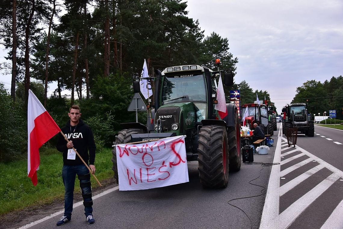 Utrudnienia na drodze krajowej nr 22. Rolnicy blokują dojazd do Starogardu Gdańskiego