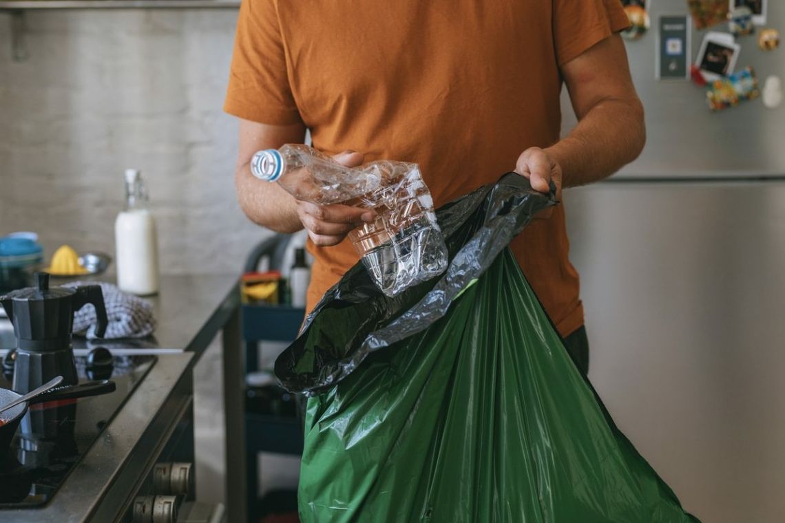 W końcu będzie można oddać plastikową butelkę do sklepu. Kiedy i za ile?