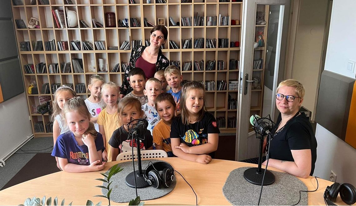 Wakacyjne wizyty dzieci z Przedszkola "Na Górkach" w radiu i tv