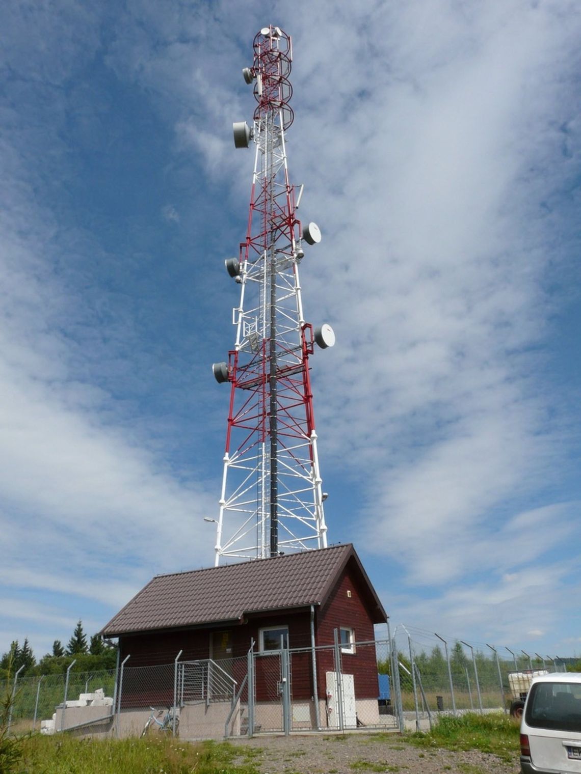 Wspinali się na maszt, zapłacą tysiąc złotych