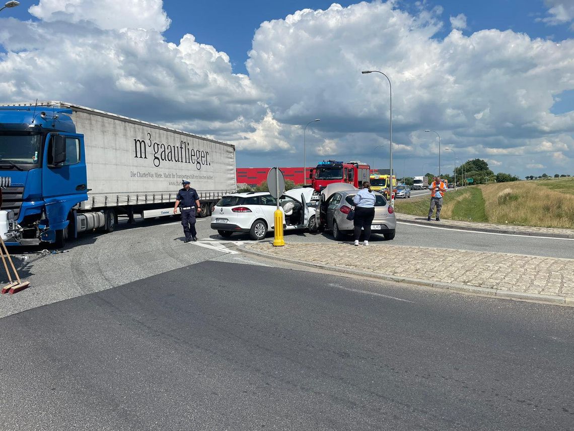 Swarożyn: Jedna osoba ranna w wypadku przy zjeździe na autostradę