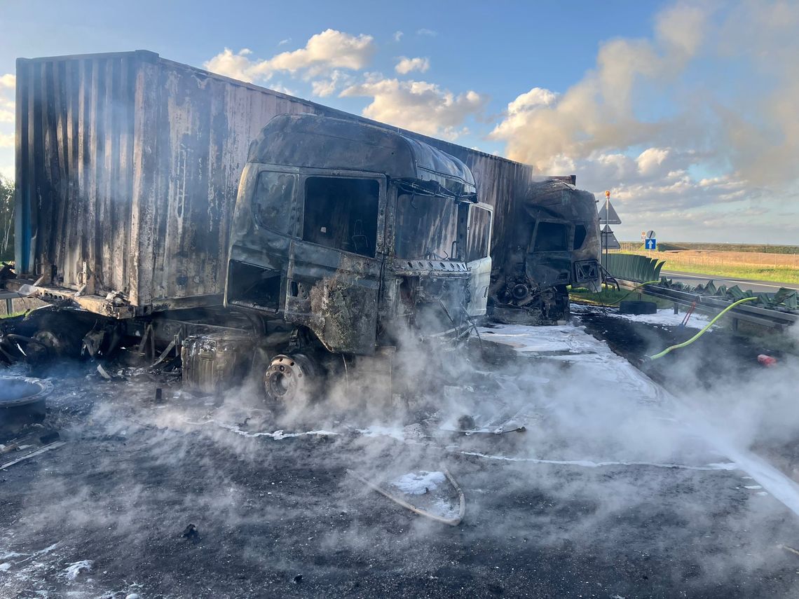 Śmiertelny wypadek na A1: Dwa pojazdy stanęły w płomieniach